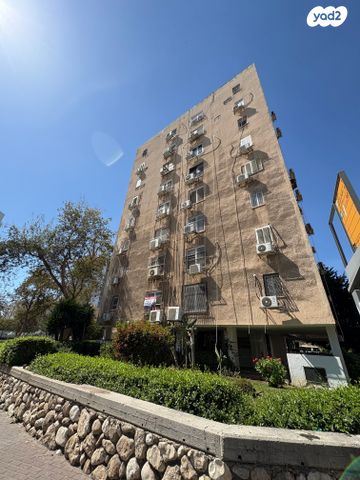 שדרות בן צבי 102
