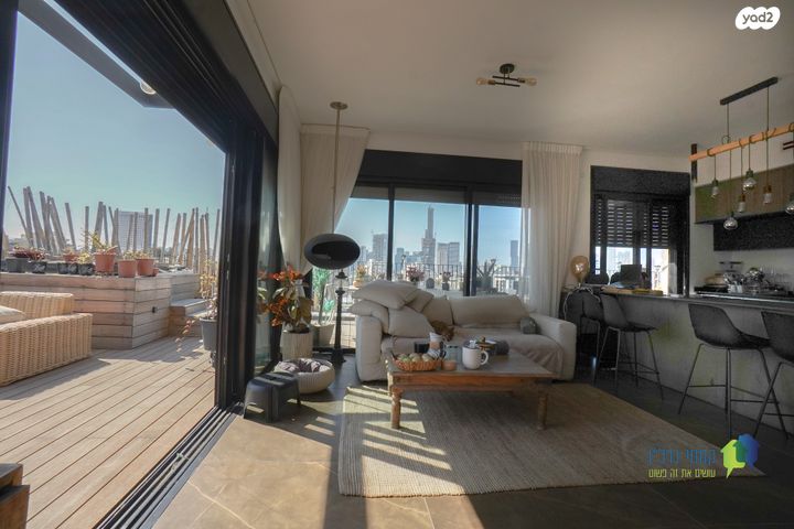 גג/ פנטהאוז, שדה בוקר, ארלוזורוב, גבעתיים