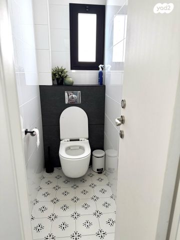 דירה, אהוד דולינסקי, אושיות, רחובות