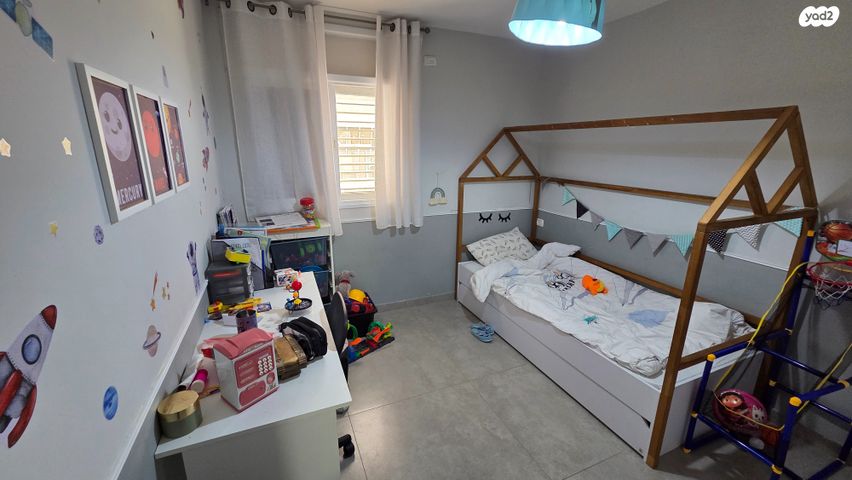 דירה, אהוד דולינסקי, אושיות, רחובות