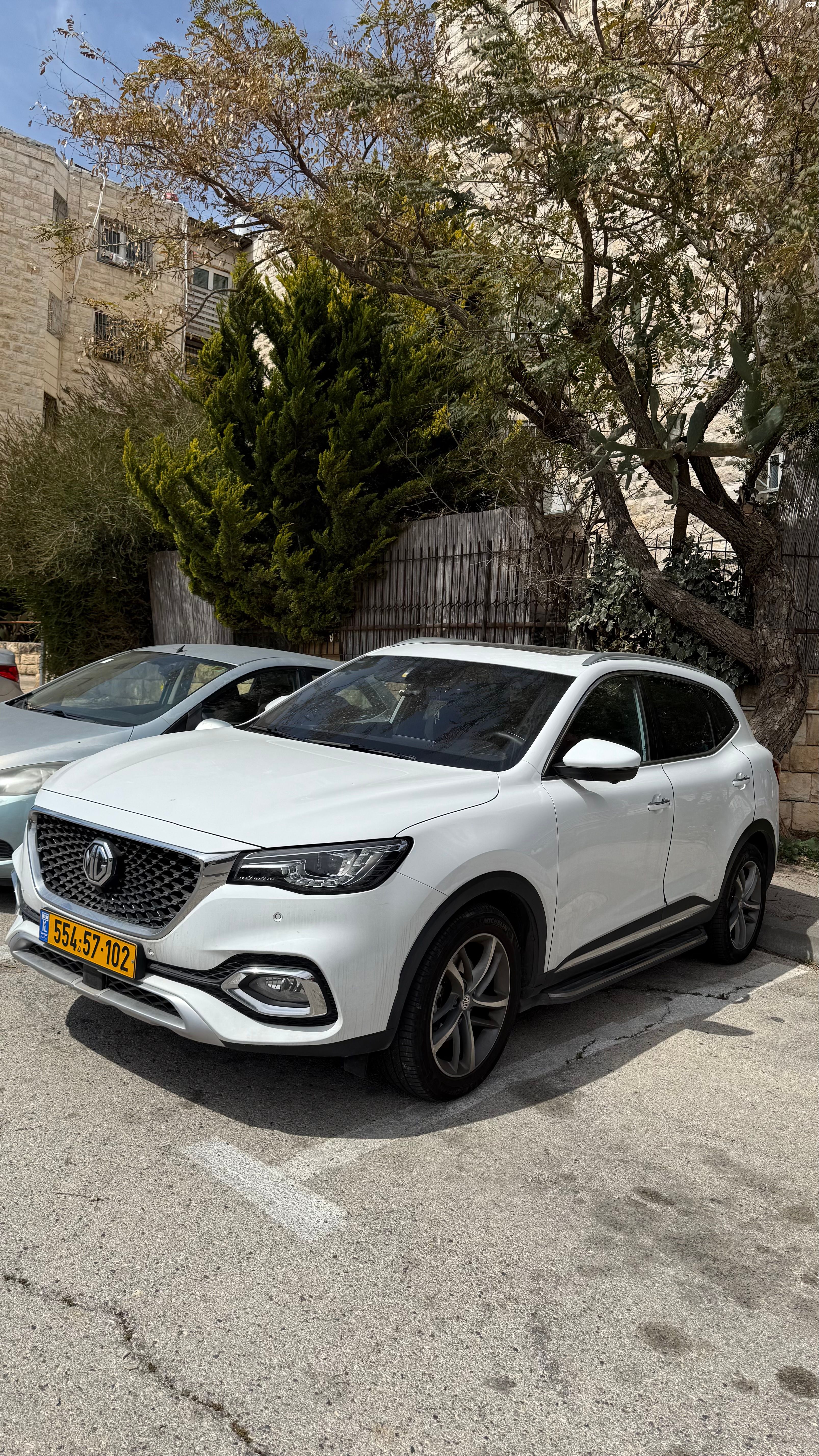 מודעת רכב אם ג'י EHS PHEV