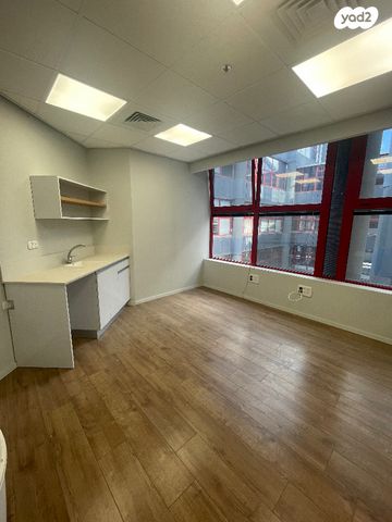 משרדים, זרחין 10, אזור תעשייה קרית אתגרים, רעננה