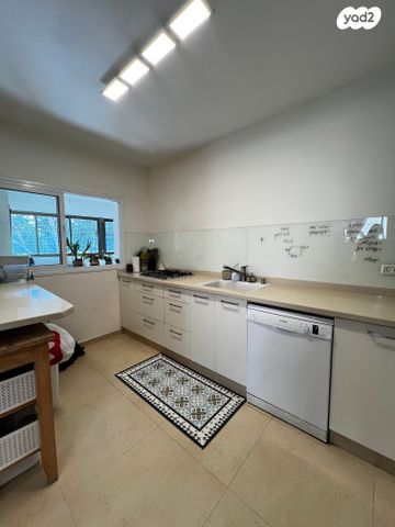 דירה, הגליל, כפר סבא