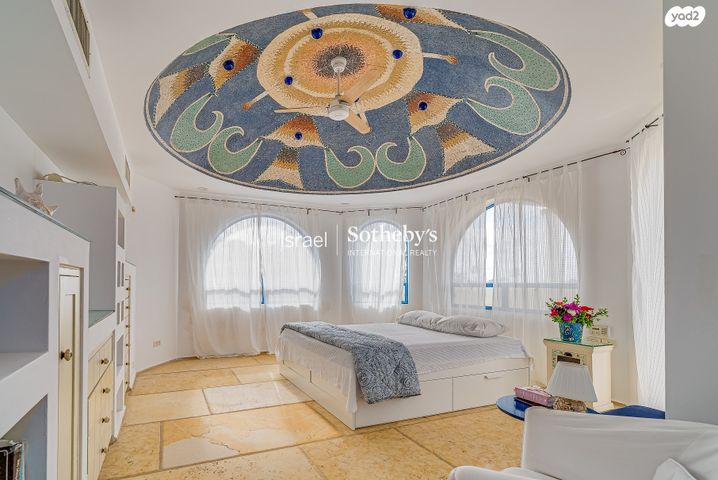 בית פרטי/ קוטג', איריס, הפרחים, קיסריה