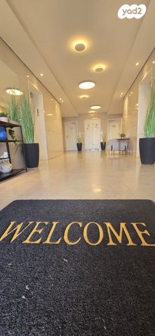 דירת גן, הפרחים, חריש