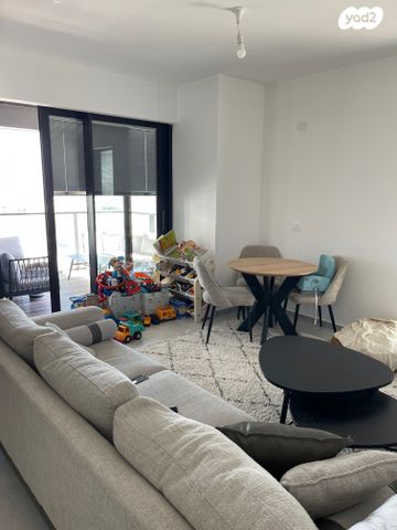 דירה, ליאונרדו דה וינצ'י 12, גני שרונה, קרית הממשלה, תל אביב יפו