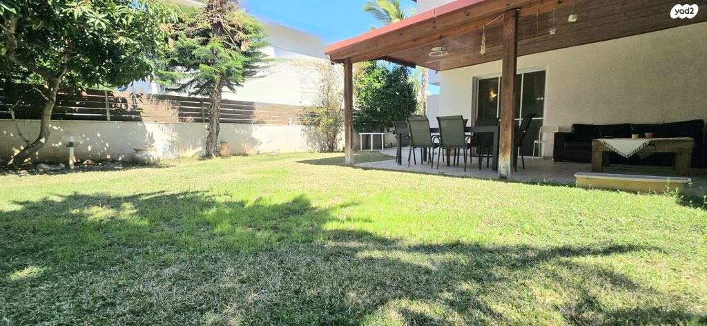 דו משפחתי, אורנית