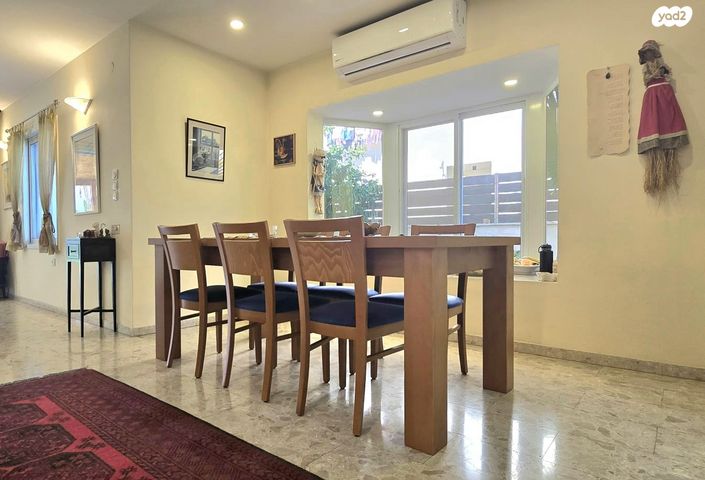 דו משפחתי, אורנית