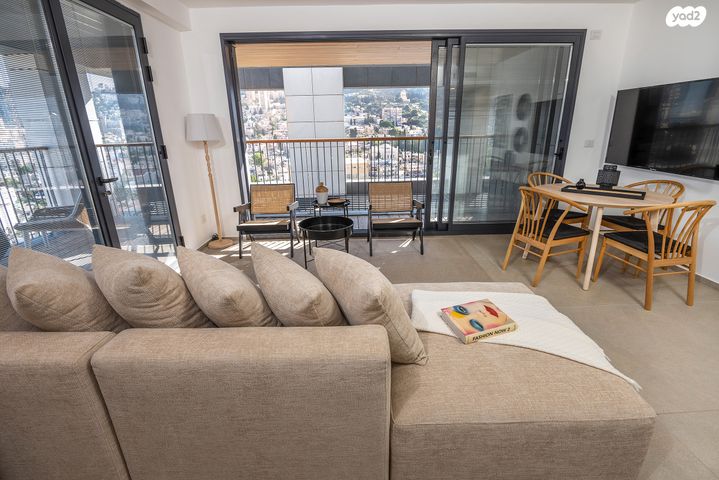 גג/ פנטהאוז, עין דור 11, שער פלמר, תחנת רכבת השמונה, חיפה