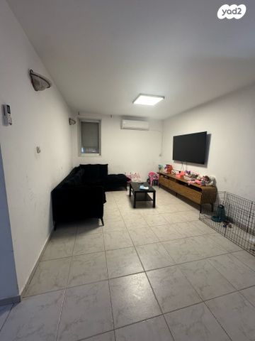 גיורא יוספטל 