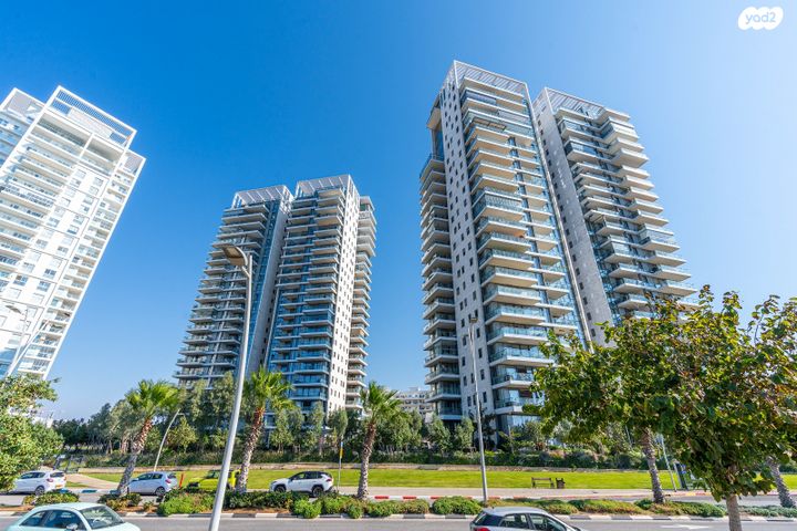 שדרות רחבעם זאבי 13