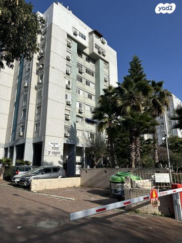 פתח תקווה 7