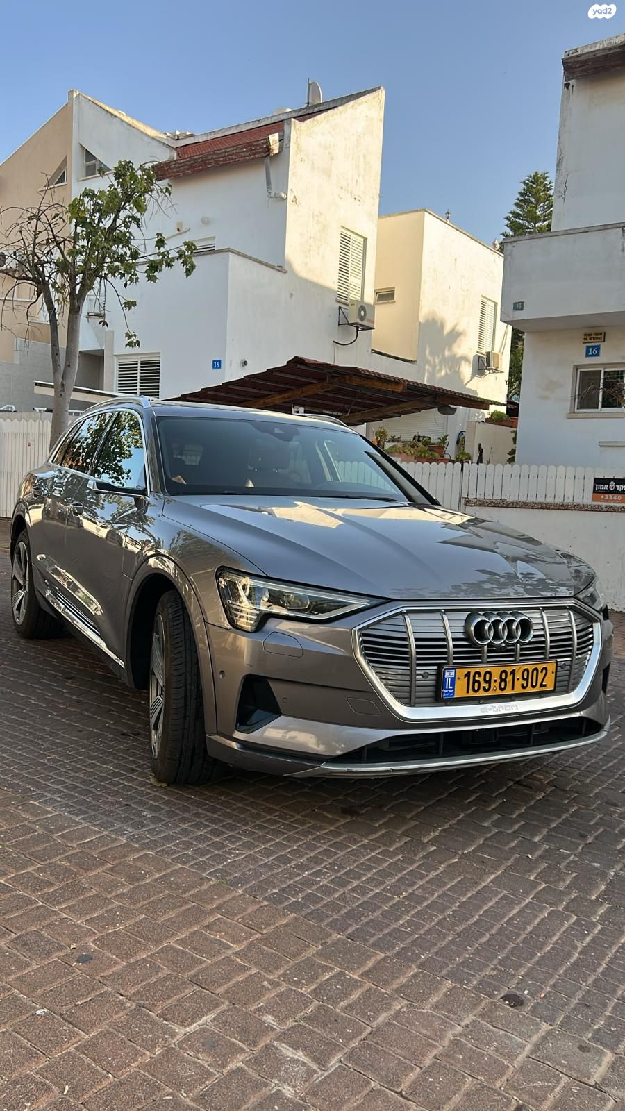 מודעת רכב אאודי E-tron