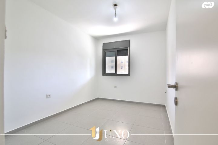 דירה, עפרה חזה, משכנות האומנים, קרית מוצקין