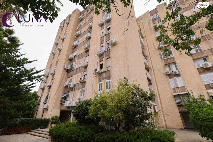 שדרות גולדה מאיר 13