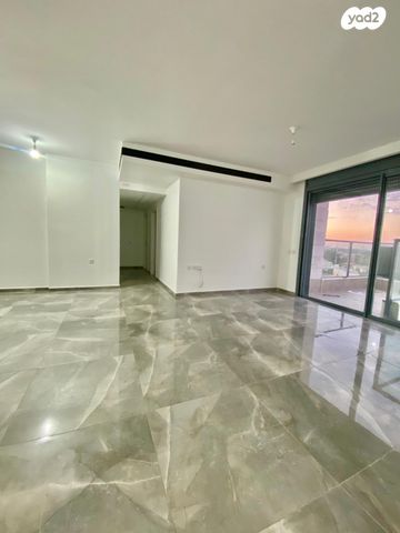 גג/ פנטהאוז, דני מס, המרכז האזרחי, רמלה