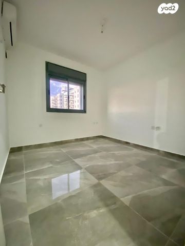 גג/ פנטהאוז, דני מס, המרכז האזרחי, רמלה