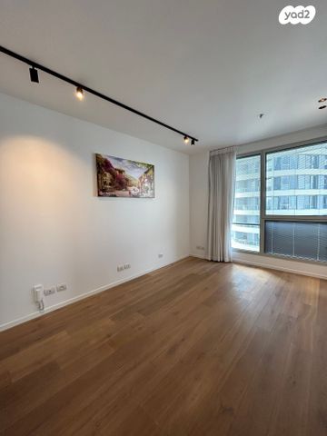 גג/ פנטהאוז, גני שרונה, קרית הממשלה, תל אביב יפו