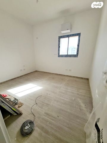 דירה, אסף, חרוזים, רמת גן