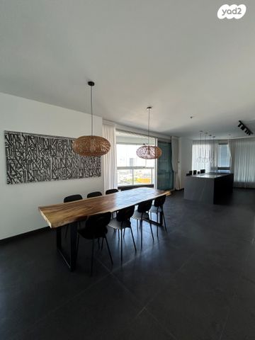 גג/ פנטהאוז, גני שרונה, קרית הממשלה, תל אביב יפו