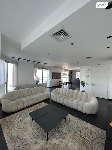 גני שרונה, קרית הממשלה