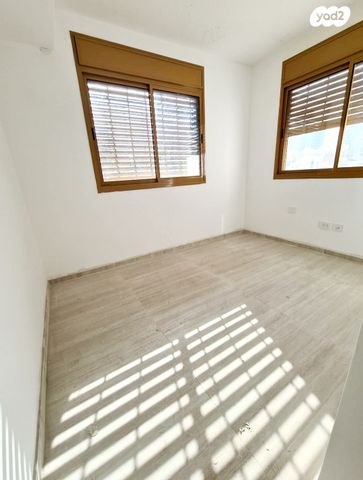 דירה, אסף, חרוזים, רמת גן