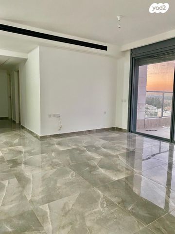 גג/ פנטהאוז, דני מס, המרכז האזרחי, רמלה