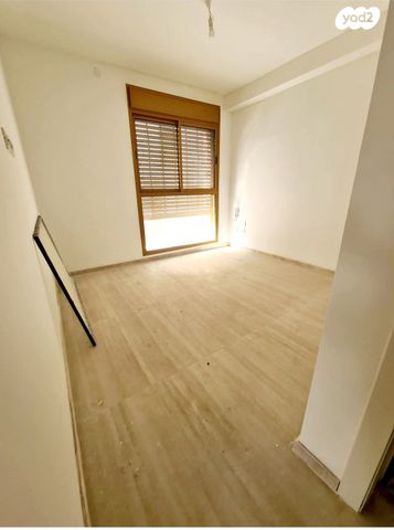 דירה, אסף, חרוזים, רמת גן