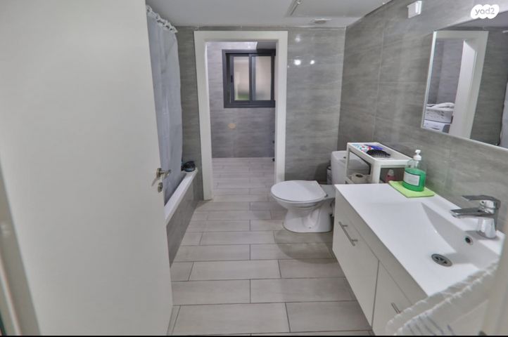 דירה, עפרה חזה, משכנות האומנים, קרית מוצקין