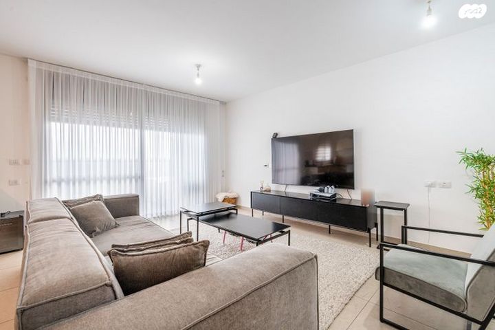 דירה, מור, אור ים, אור עקיבא