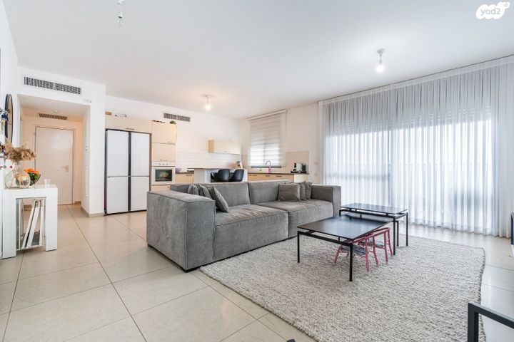 דירה, מור, אור ים, אור עקיבא