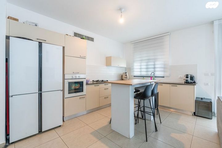 דירה, מור, אור ים, אור עקיבא