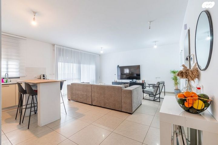 דירה, מור, אור ים, אור עקיבא