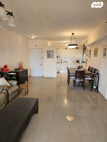 דירה, אלוף עוזי נרקיס, מרכז, כפר סבא