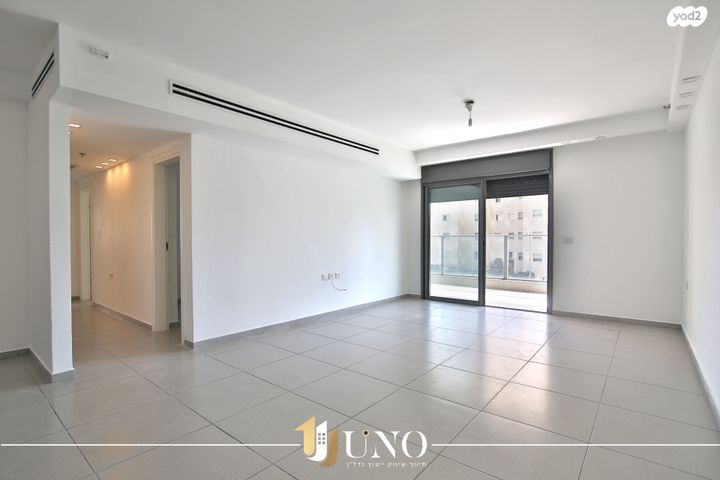 דירה, עפרה חזה, משכנות האומנים, קרית מוצקין