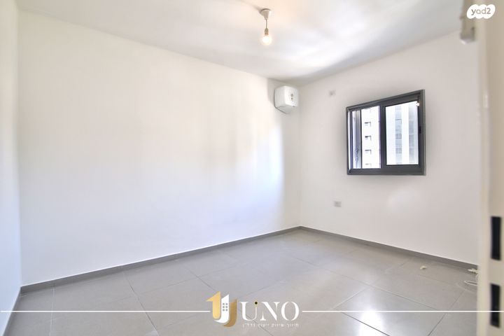 דירה, עפרה חזה, משכנות האומנים, קרית מוצקין