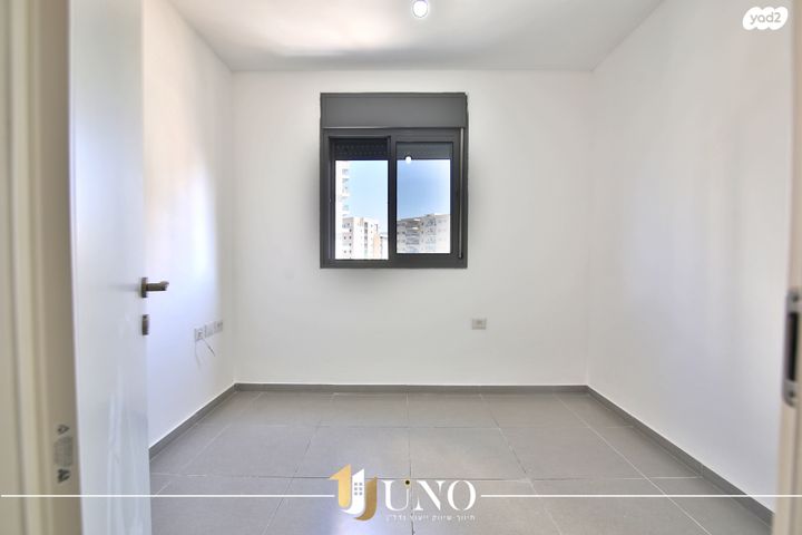 דירה, עפרה חזה, משכנות האומנים, קרית מוצקין