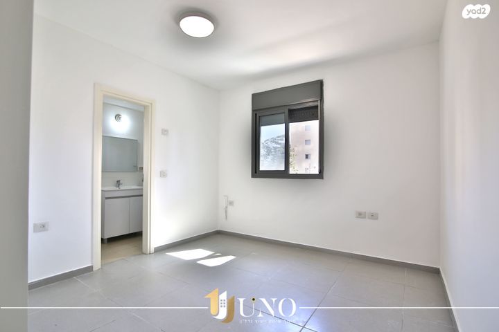 דירה, עפרה חזה, משכנות האומנים, קרית מוצקין