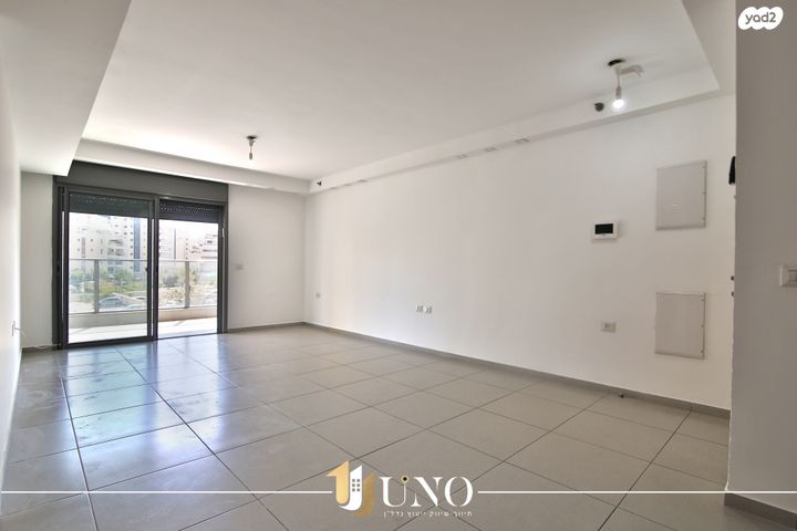 דירה, עפרה חזה, משכנות האומנים, קרית מוצקין