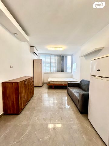 דירה, הגיבורים 71, העיר התחתית, ואדי סאליב, חיפה