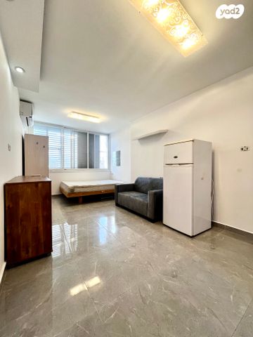 דירה, הגיבורים 71, העיר התחתית, ואדי סאליב, חיפה