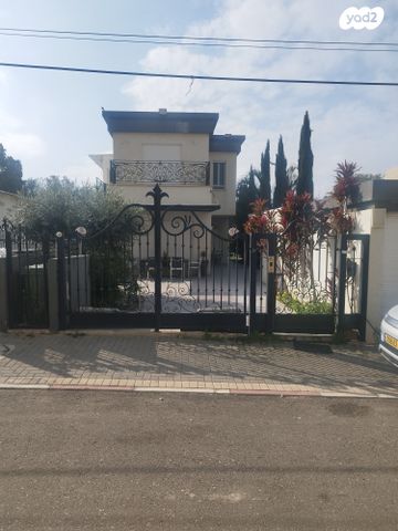 סמטת התפוח 10