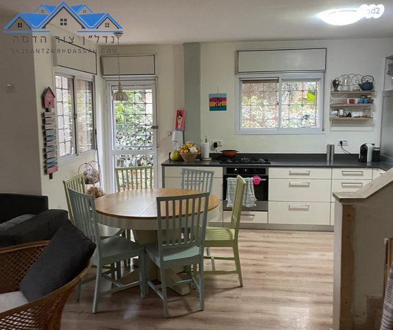 דירת גן, צור הדסה