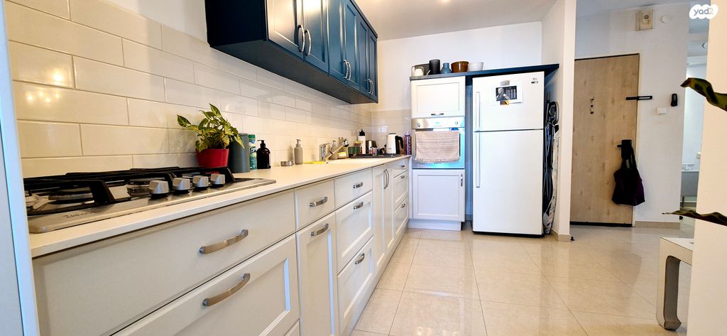 דירה, הדרור, נאות בן גוריון, יבנה