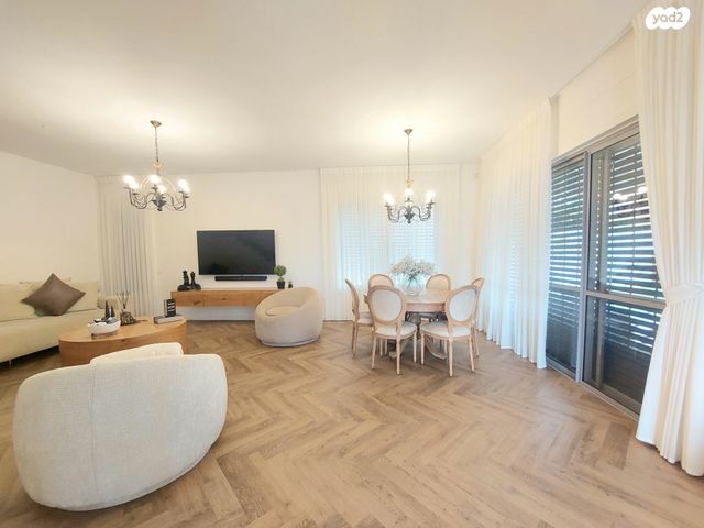 בית פרטי/ קוטג', נאות הפרחים, גן יבנה