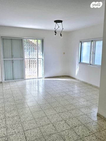 דו משפחתי, שלהבית 6, ויצמן, חדרה