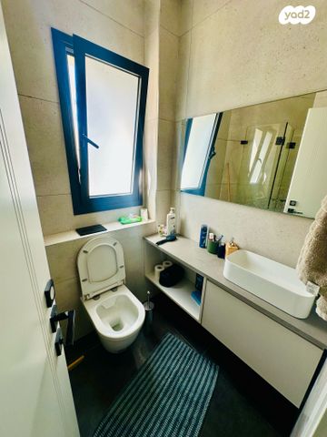 דירה, רחובות הנהר, חרוזים, רמת גן