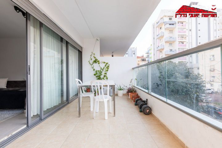 דירה, קרצ'בסקי, רמב"ם, ראשון לציון