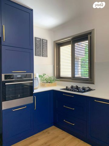 דירה, אשר ברש, הרצליה