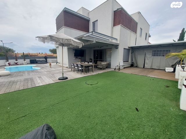 בית פרטי/ קוטג', נאות הפרחים, גן יבנה